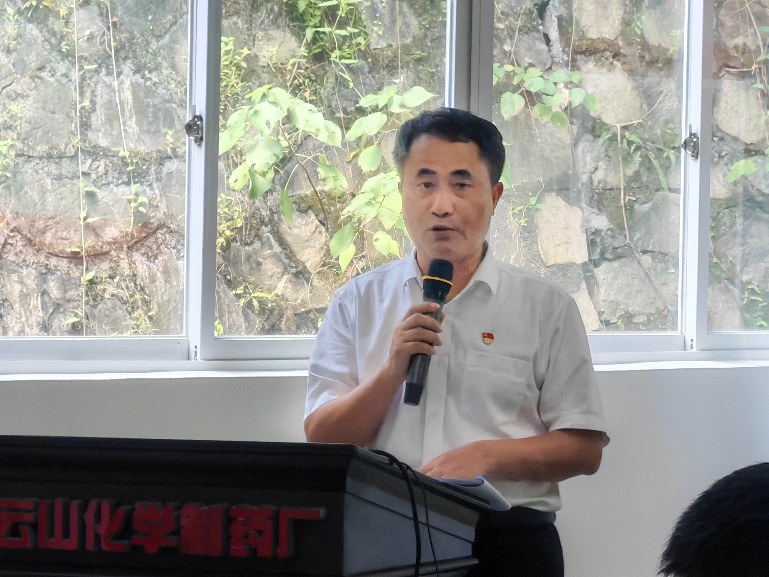 2.黄总作报告-1.jpg 2.黄总作报告-1.jpg