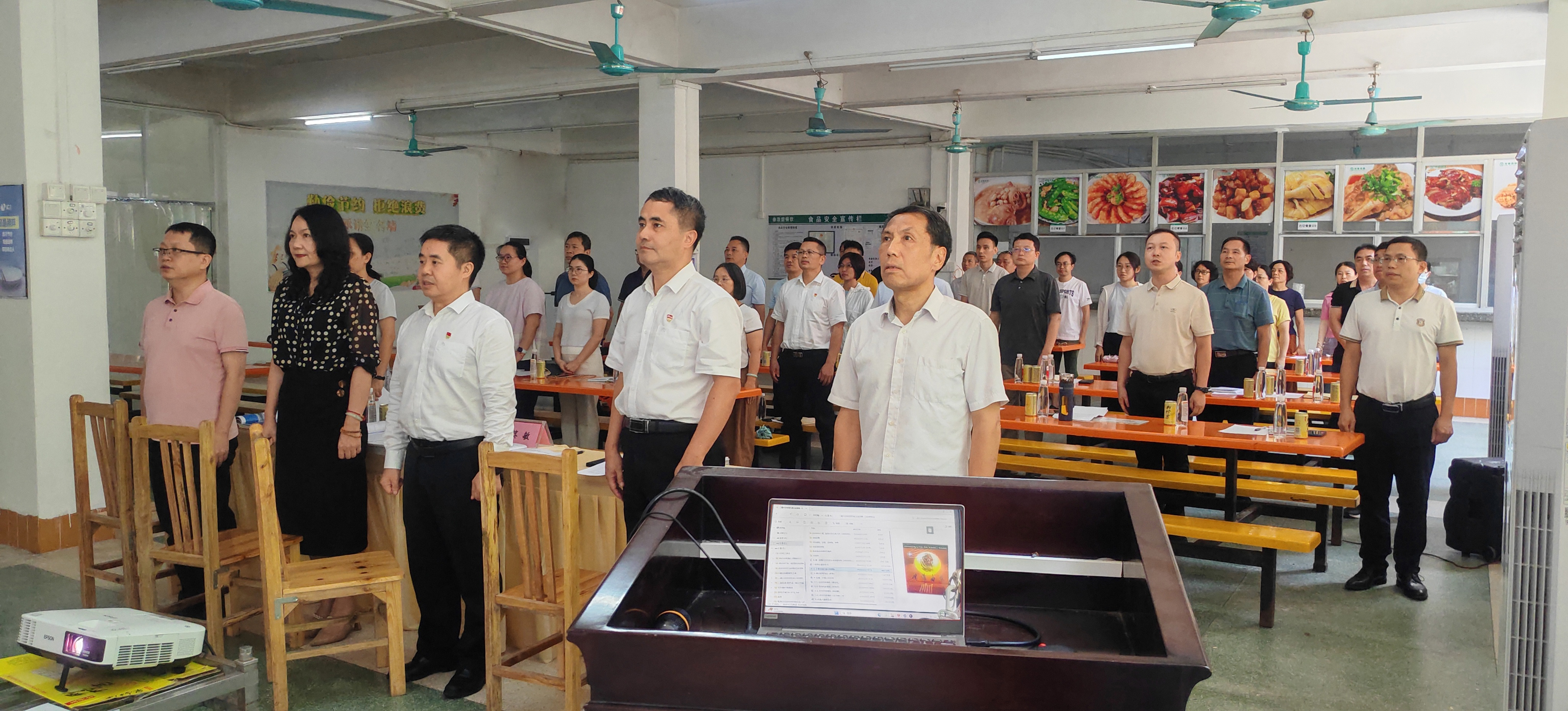 10.唱国际歌-1.jpg 10.唱国际歌-1.jpg